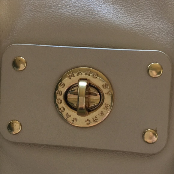 MBMJ Totally Turnlock Lil Shifty bag - Picture 3 of 8